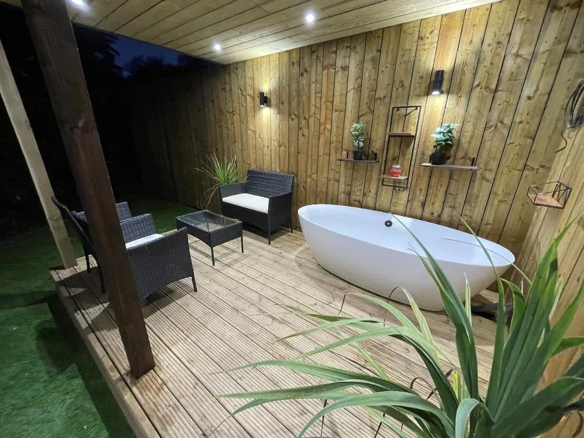 Little Paddock Villa Ringwood 0*,  United Kingdom